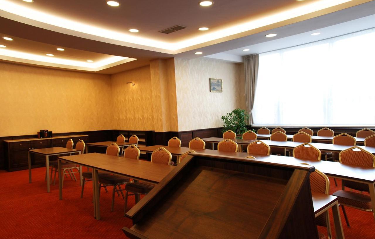 Hotel Lesana Stará Lesná エクステリア 写真