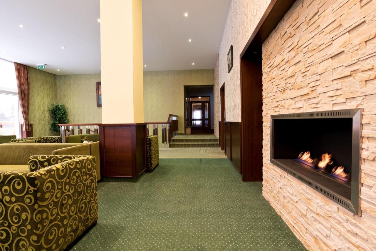 Hotel Lesana Stará Lesná エクステリア 写真