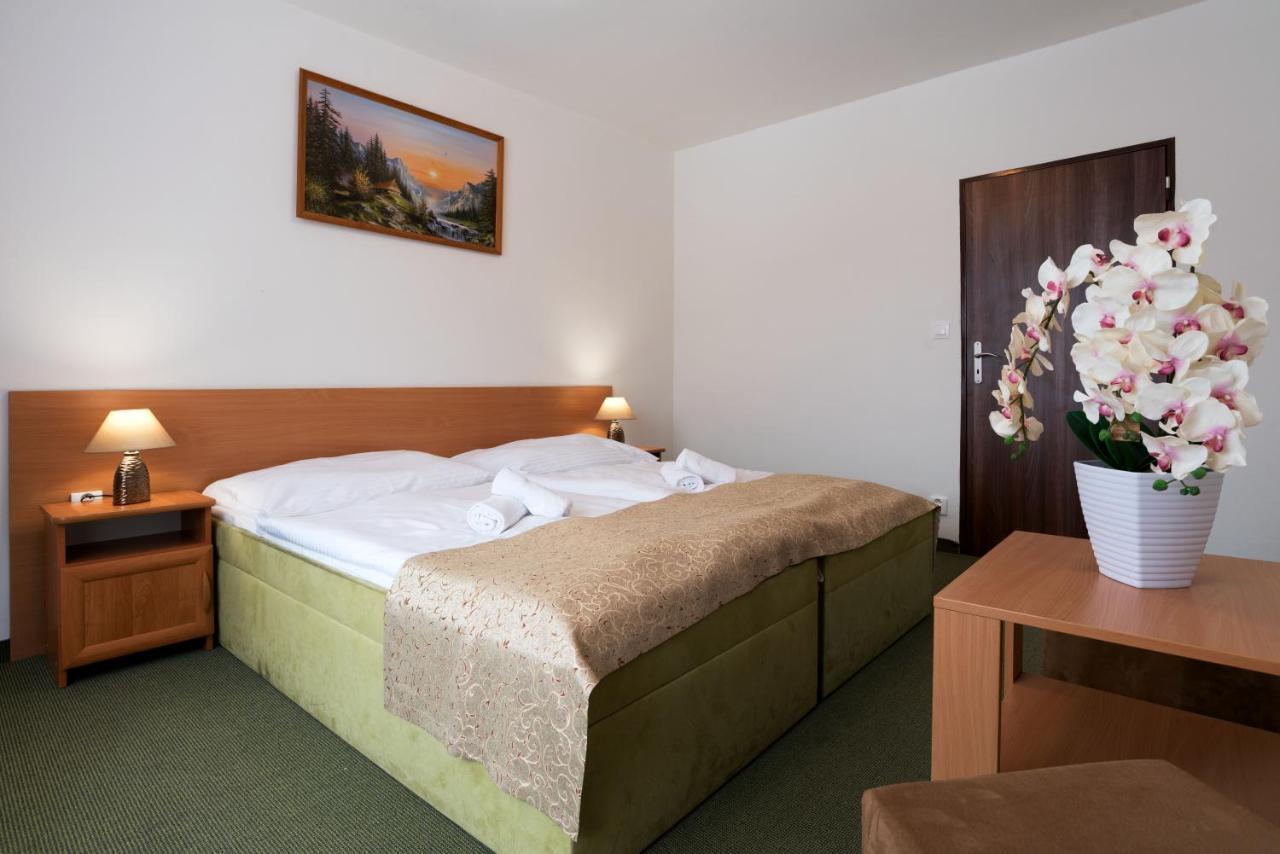 Hotel Lesana Stará Lesná エクステリア 写真