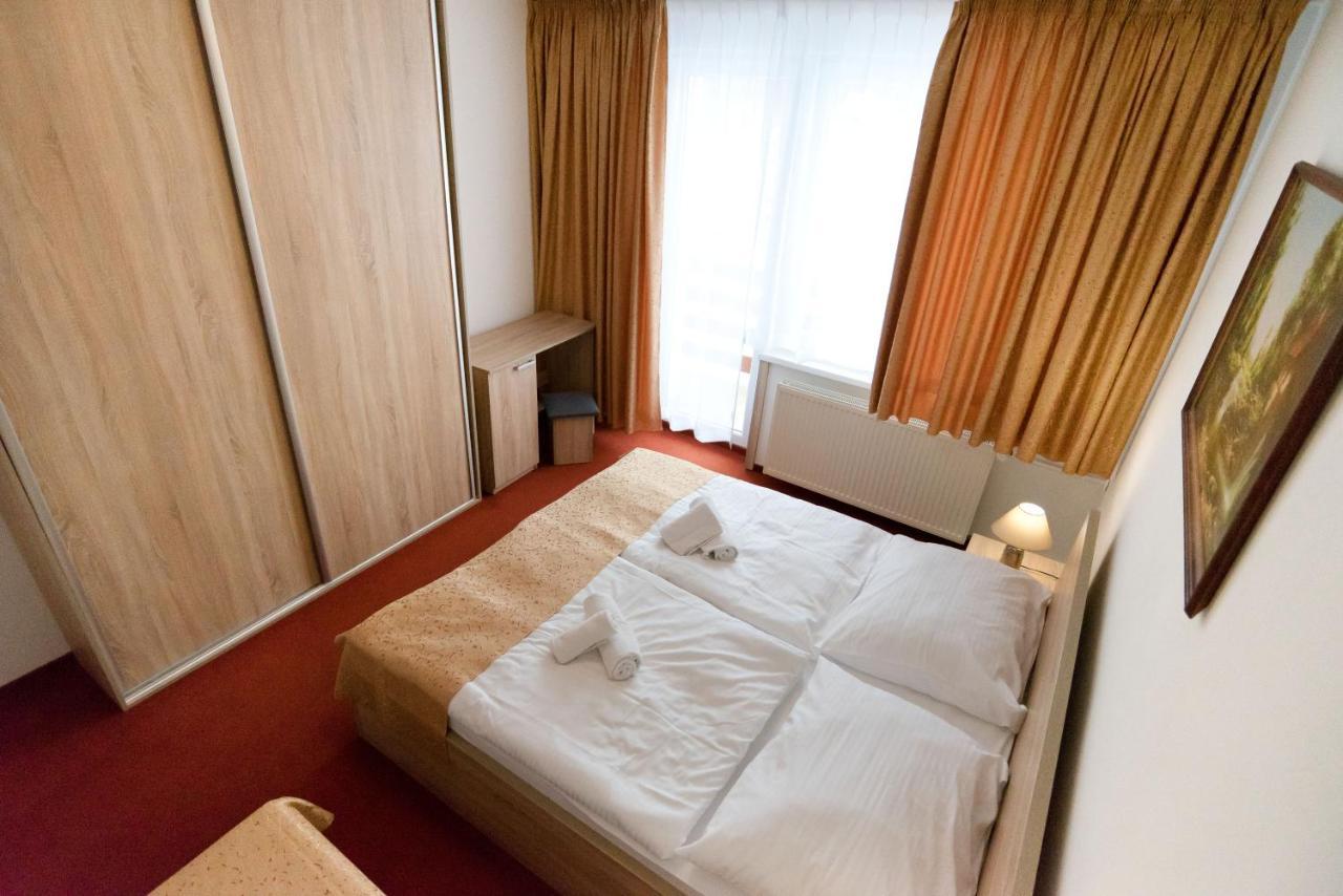 Hotel Lesana Stará Lesná エクステリア 写真